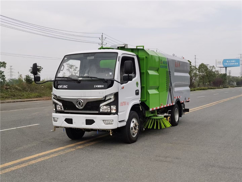 東風福瑞卡國六洗掃車有現車，駕駛室內一鍵控制，倒車及洗掃狀態室內監視器