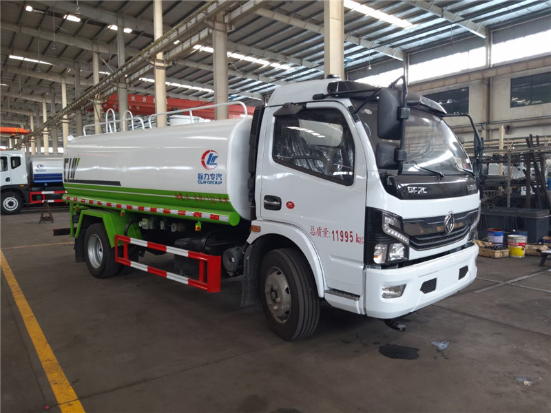 東風(fēng)御虎霧炮車霧炮采用20KW柴油發(fā)電機，噴灑效果極好