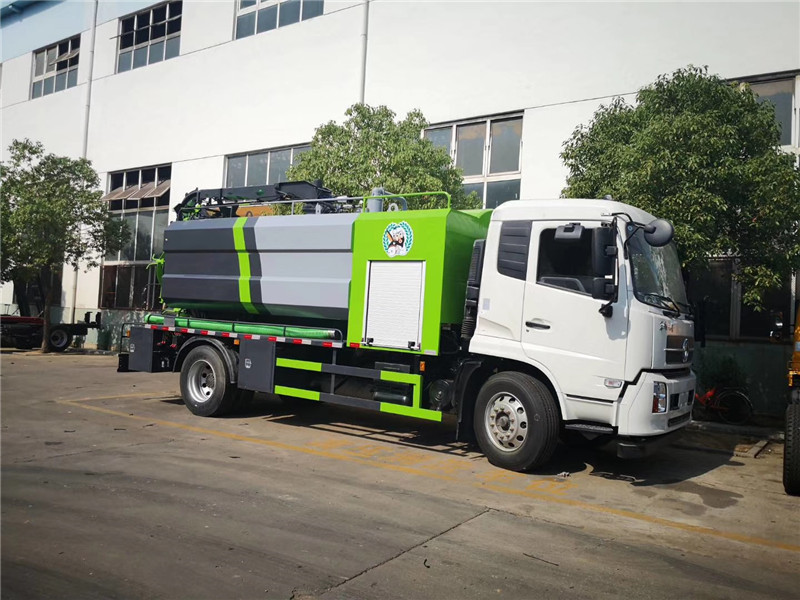 可完全用于管道的疏通、液體廢棄物的東風(fēng)多利卡清洗吸污車