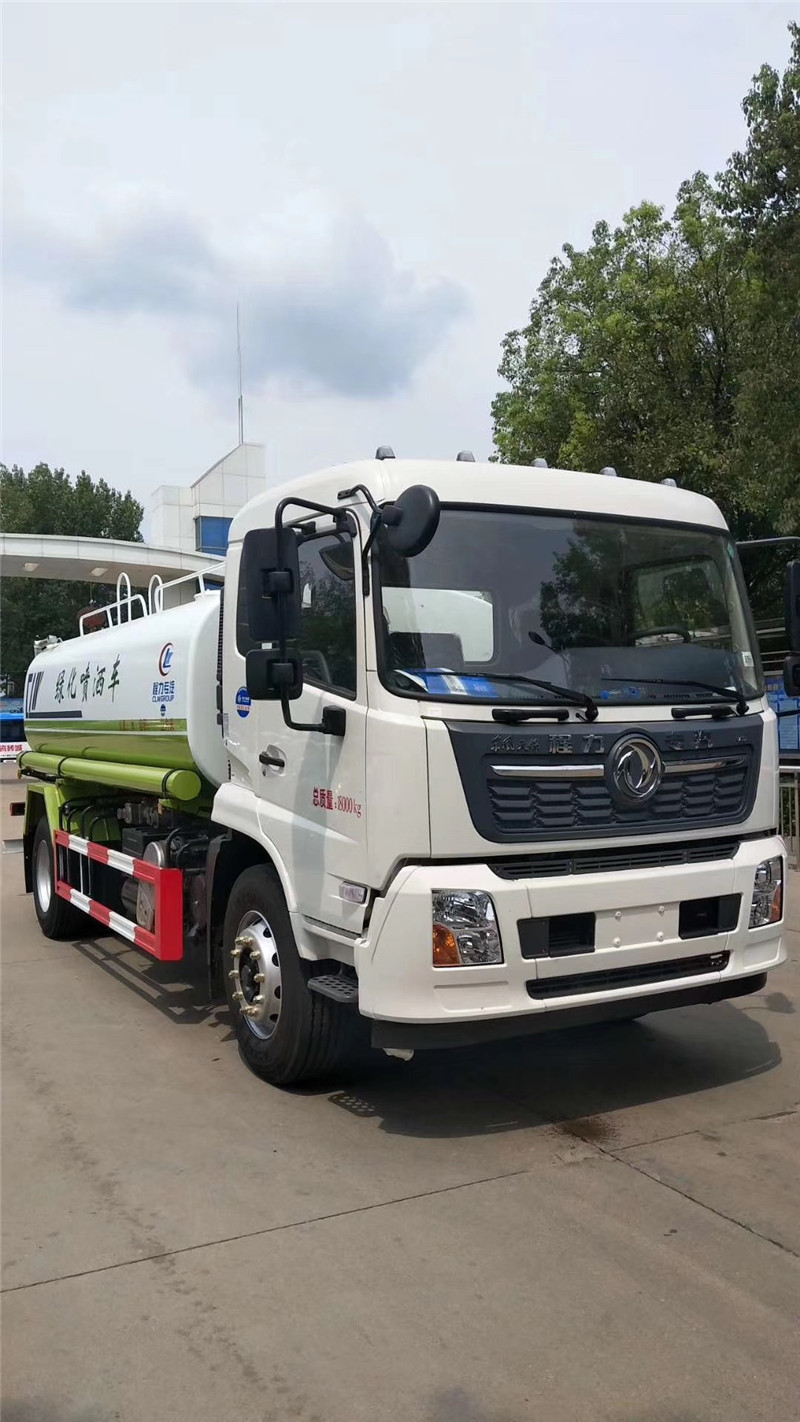 東風多利卡噴灑車帶30米全自動霧炮噴藥機，主要用于綠化帶養護使用