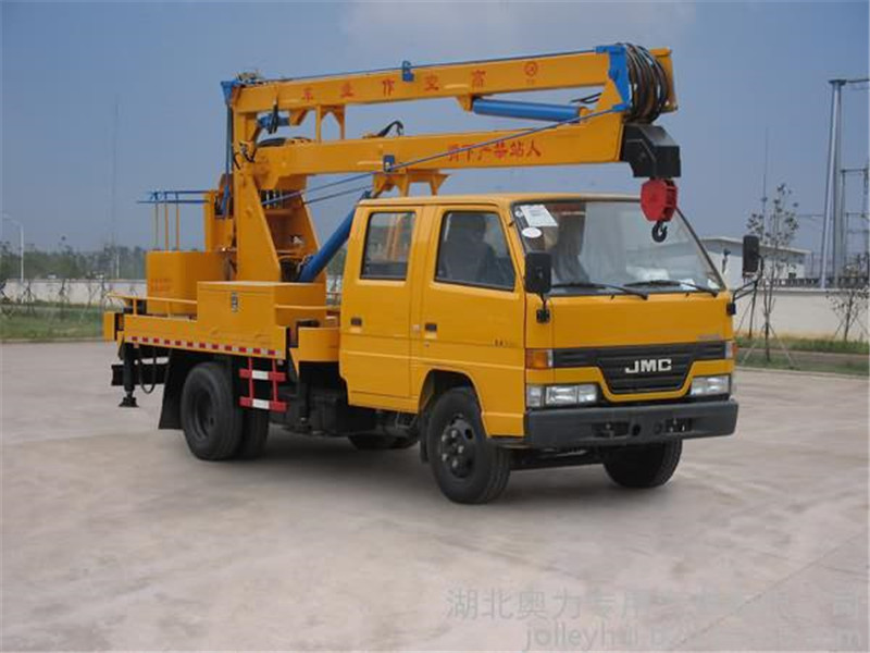 東風(fēng)D7多利卡高空作業(yè)車升降平臺性好，轉(zhuǎn)移場地方便，外型美觀