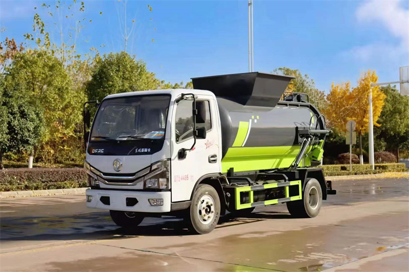 東風(fēng)小多利卡5方餐廚垃圾車(chē)