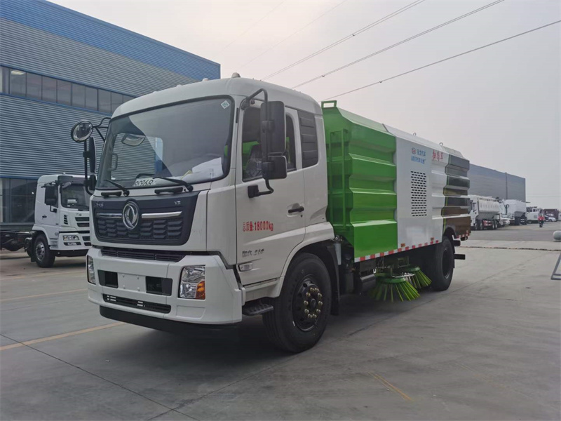 國(guó)六東風(fēng)12方天錦掃路車(chē)